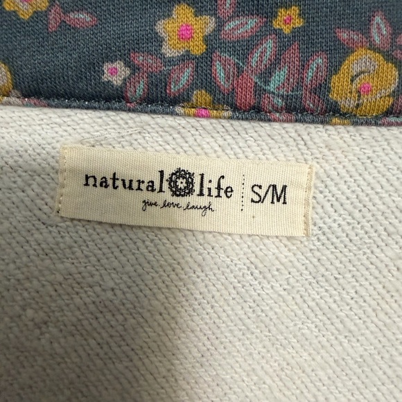 Natural Life Floral Patterned Top - Picture 2 of 4